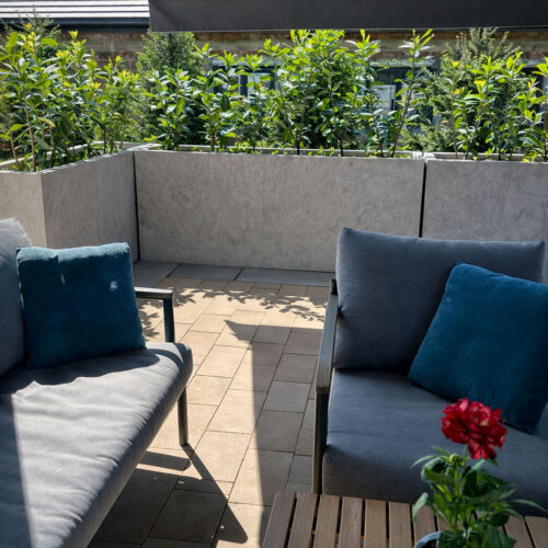 Donice na wymiar na tarasie