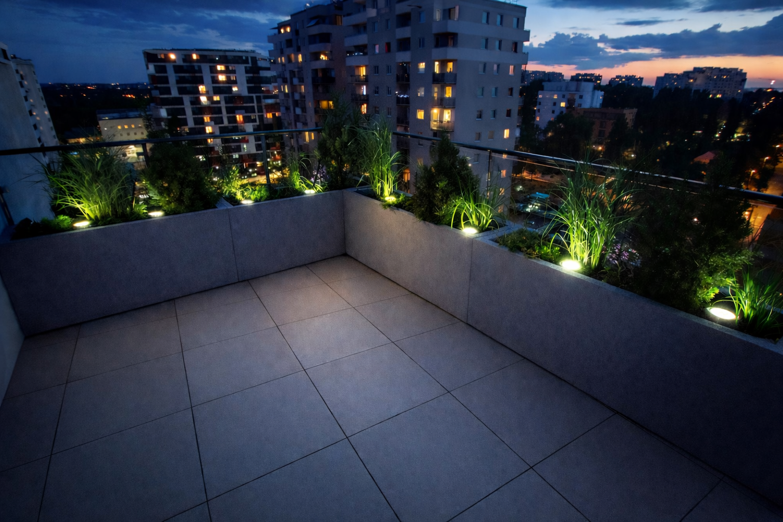 Donice na taras. Widok w nocy.